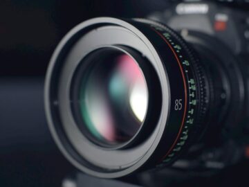 DSLR vs Mirrorless Cameras: Understanding the Key Differences in 2024 — Photo by ShareGrid on Unsplash
